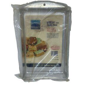 Vintage MIRRO M-5002 Biscuit & Cake Pan 7"x11.5" – Original Packaging